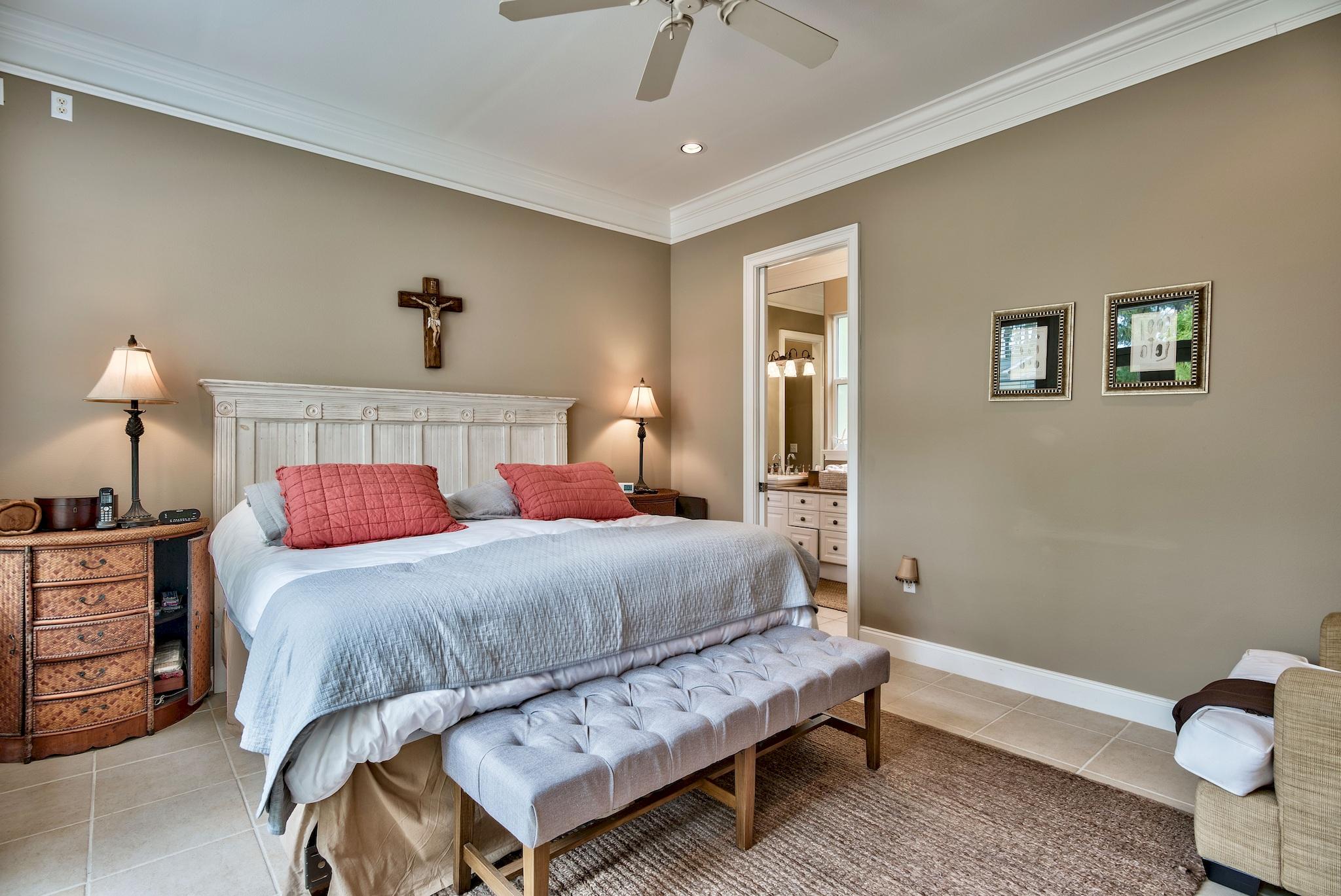 FAIRWAY VILLAS - Residential