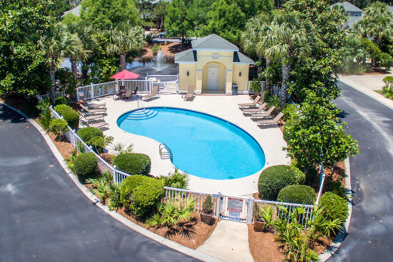 FAIRWAY VILLAS - Residential