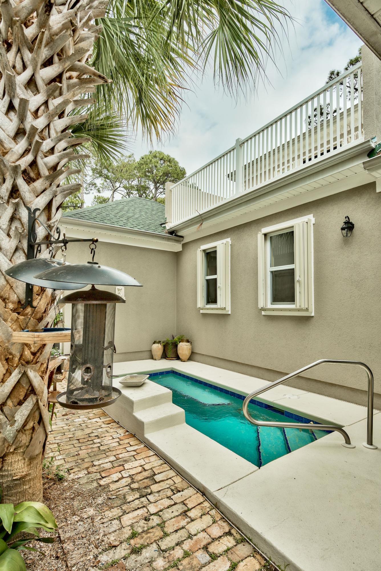 FAIRWAY VILLAS - Residential