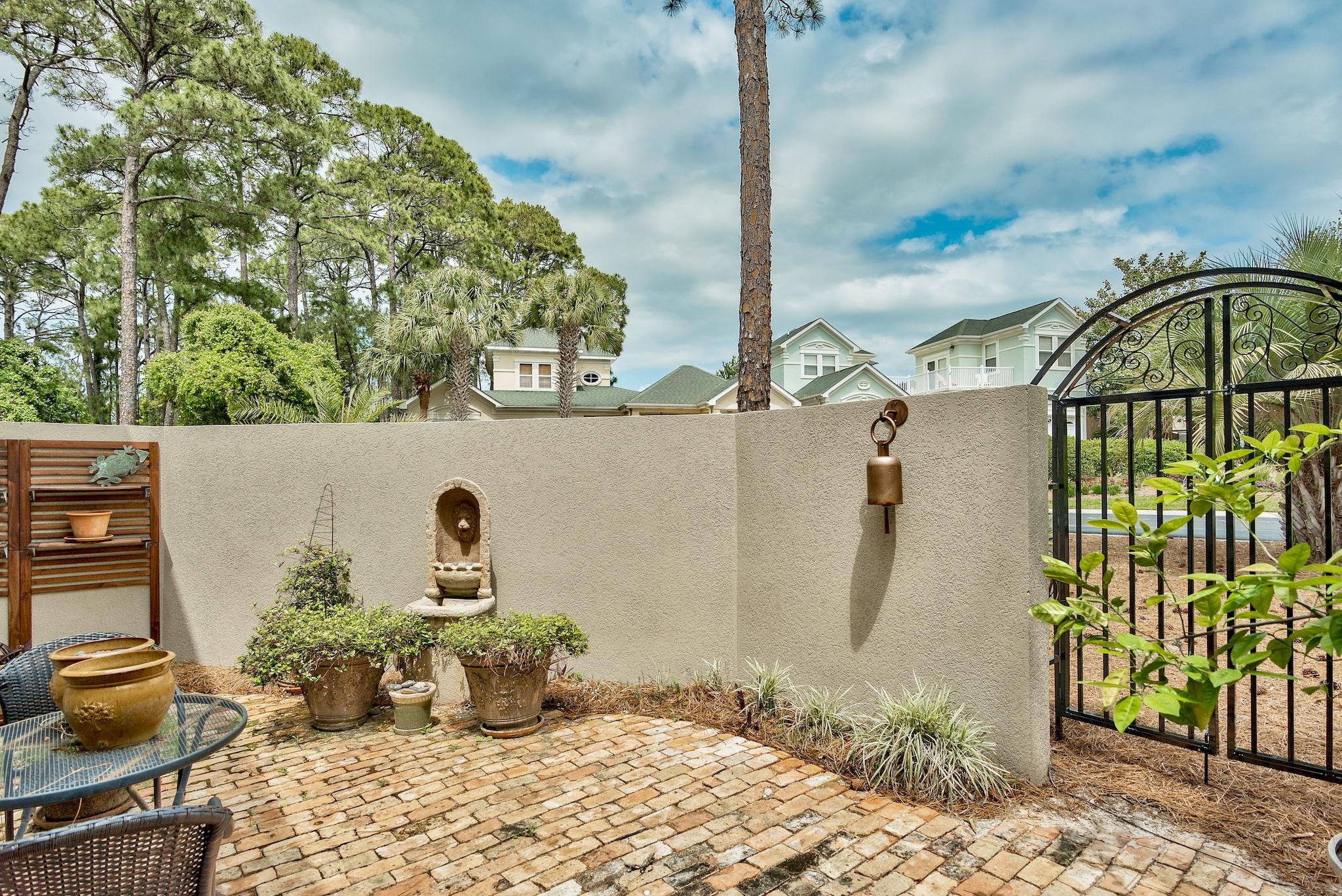 FAIRWAY VILLAS - Residential