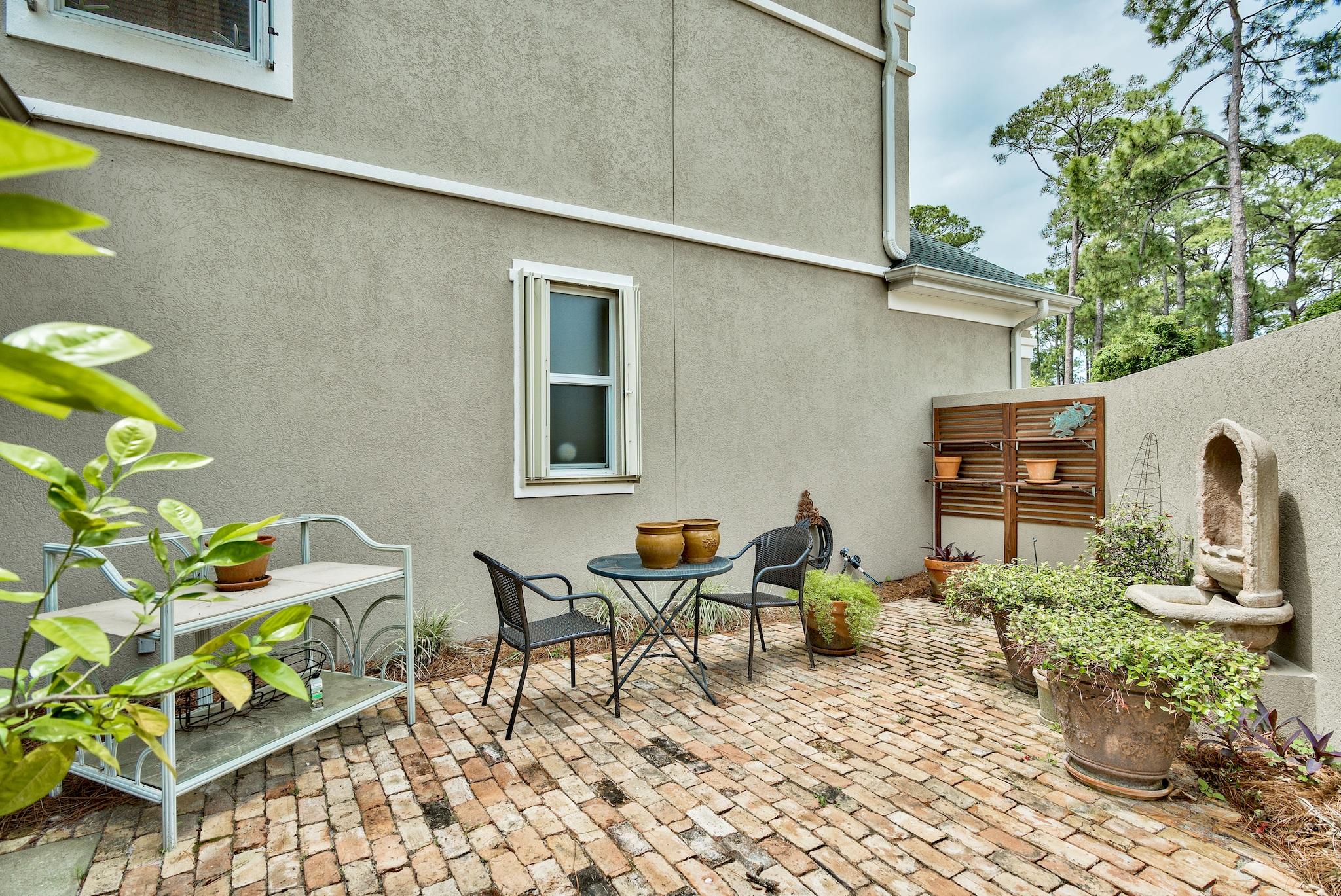 FAIRWAY VILLAS - Residential