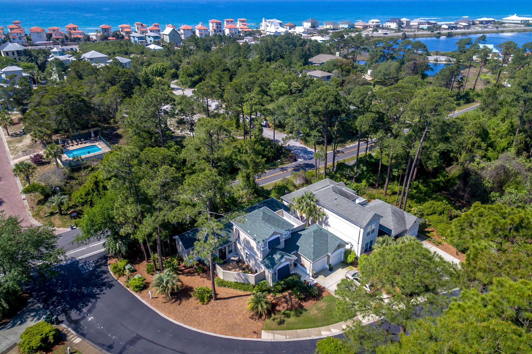 FAIRWAY VILLAS - Residential