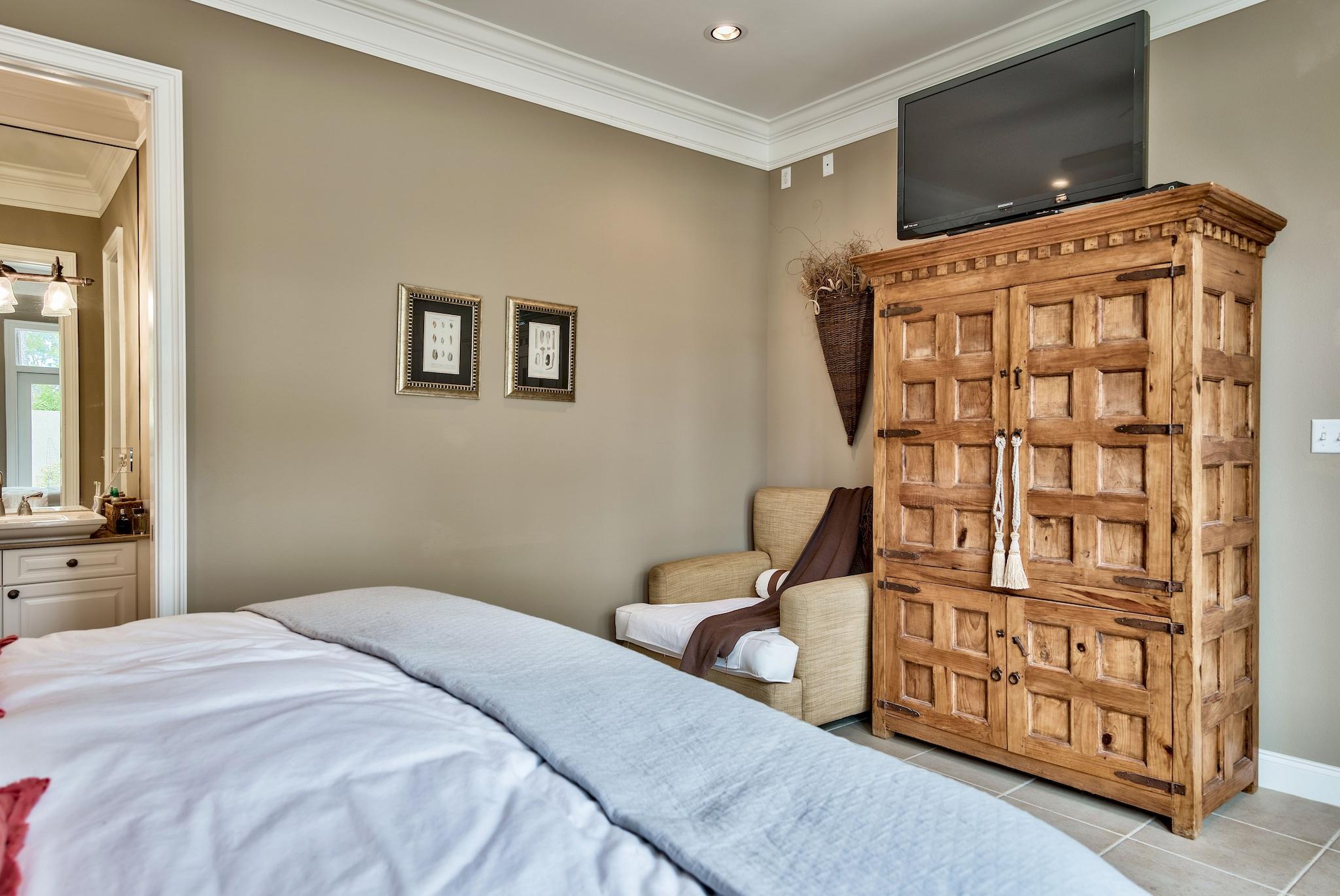 FAIRWAY VILLAS - Residential