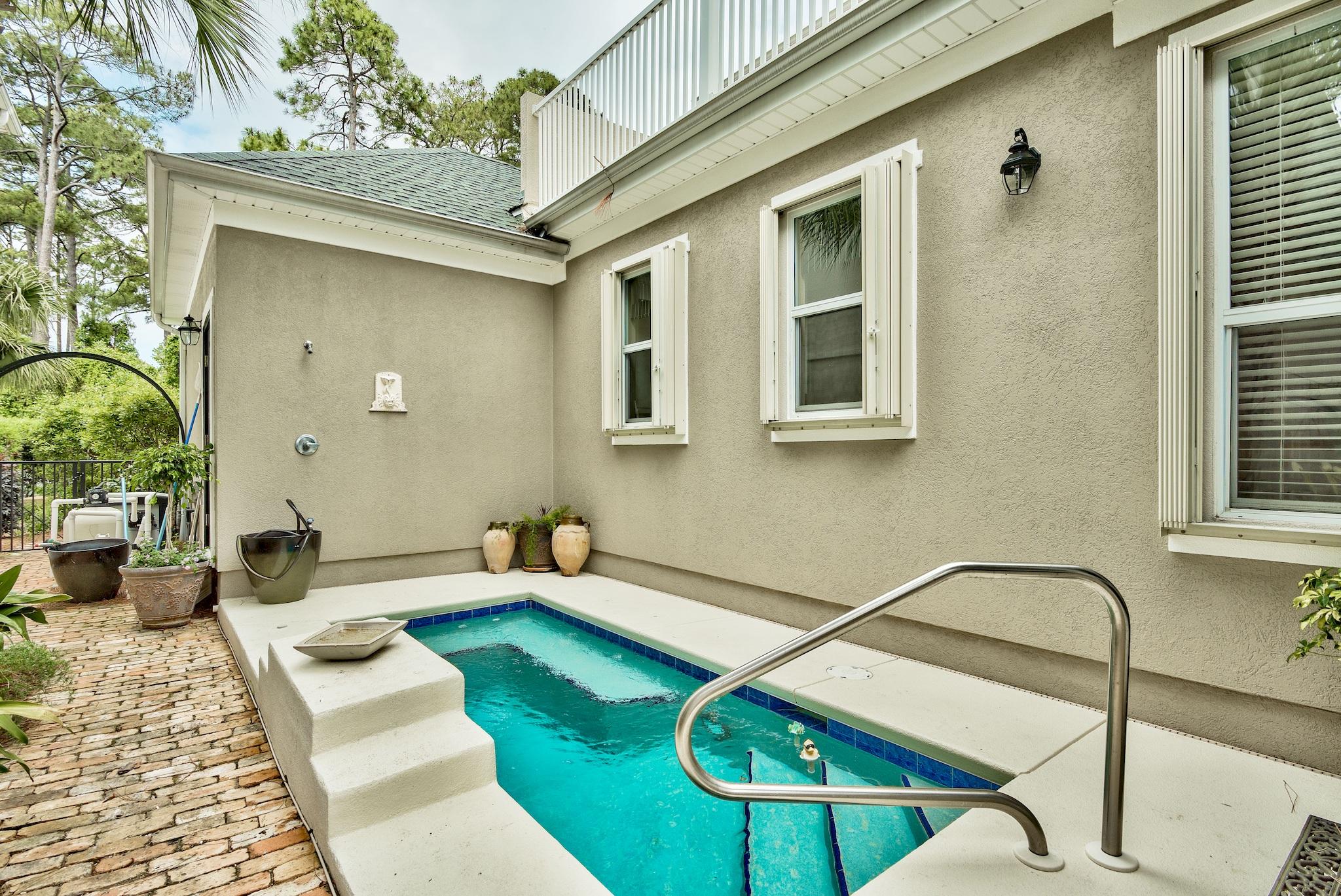 FAIRWAY VILLAS - Residential