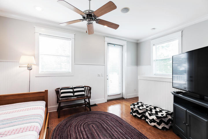 SUMMER'S EDGE - Residential