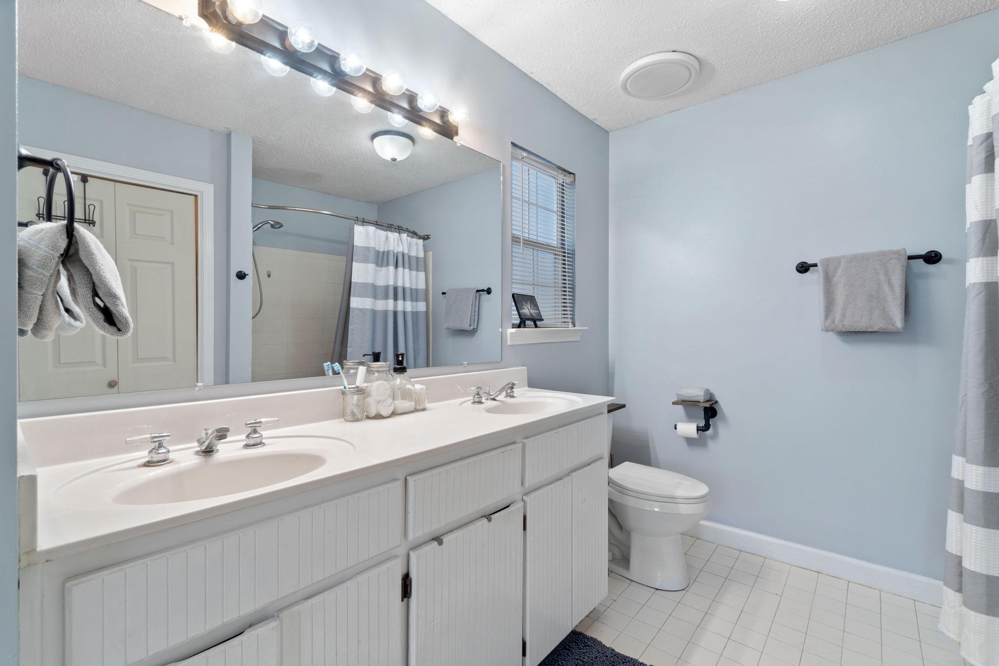 HOLLYROD PARK - Residential