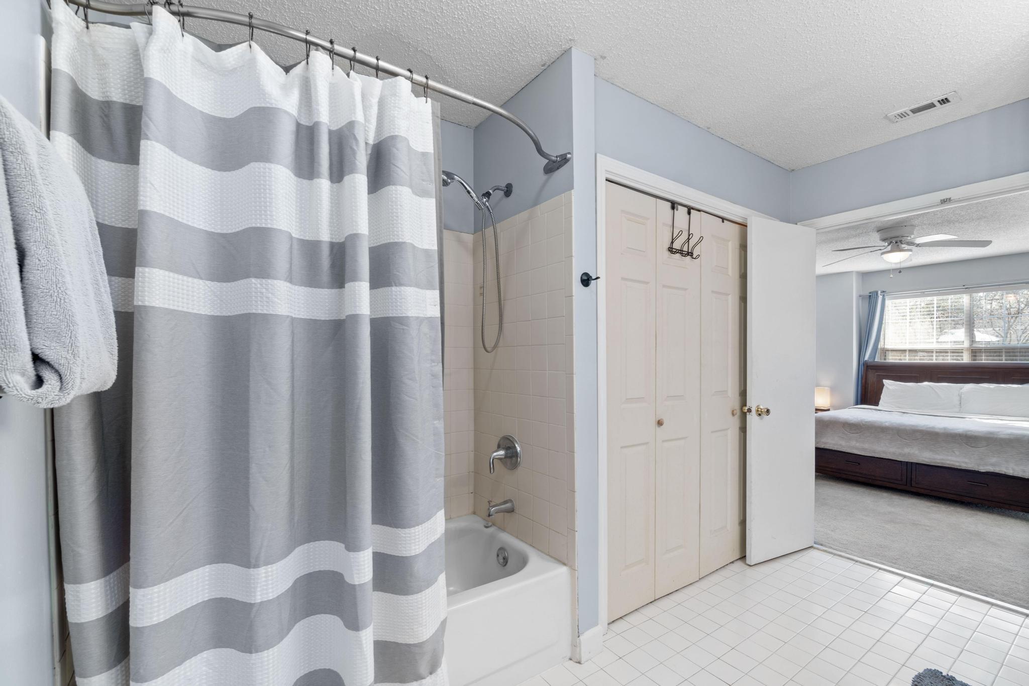 HOLLYROD PARK - Residential