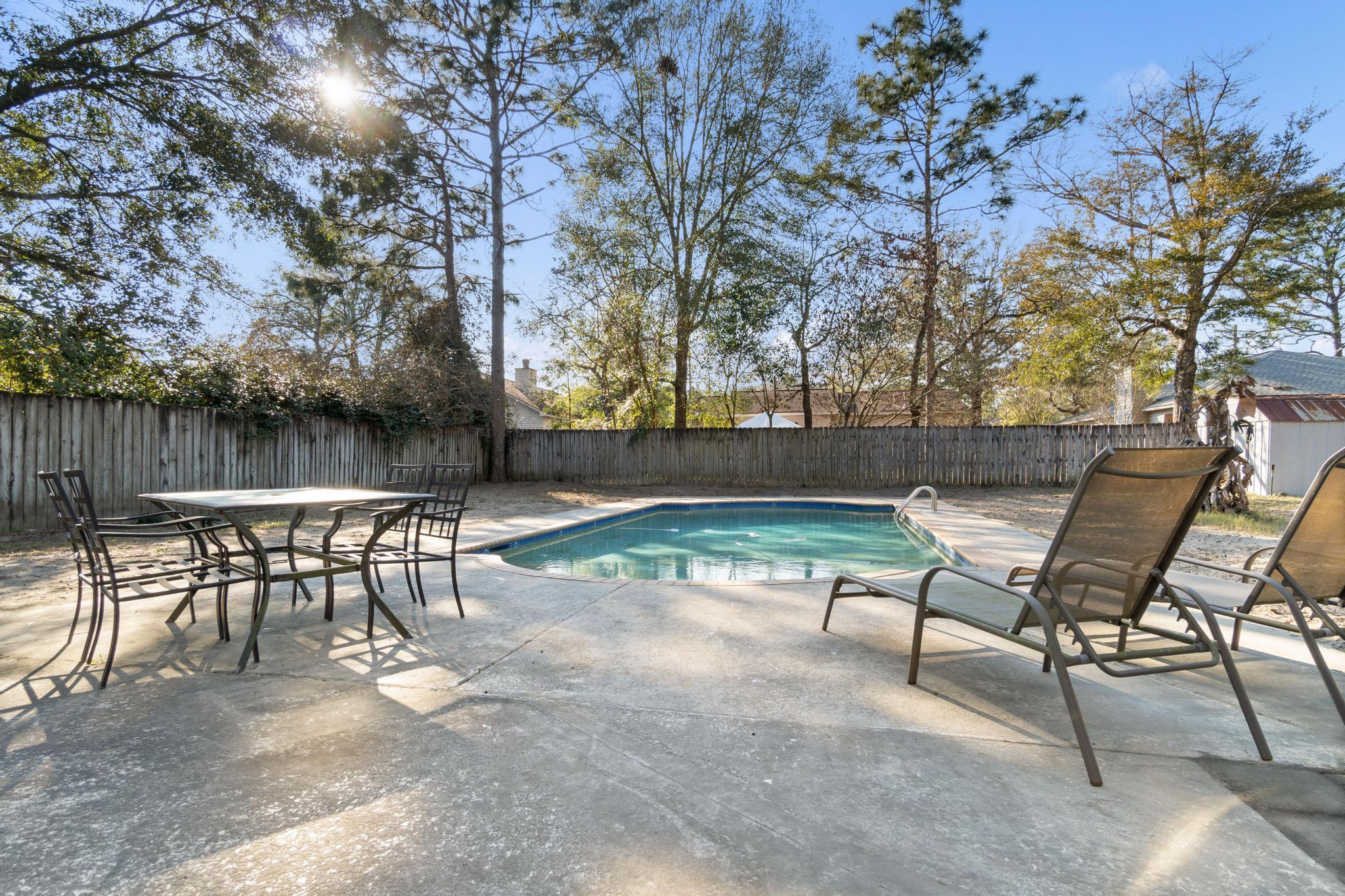 HOLLYROD PARK - Residential