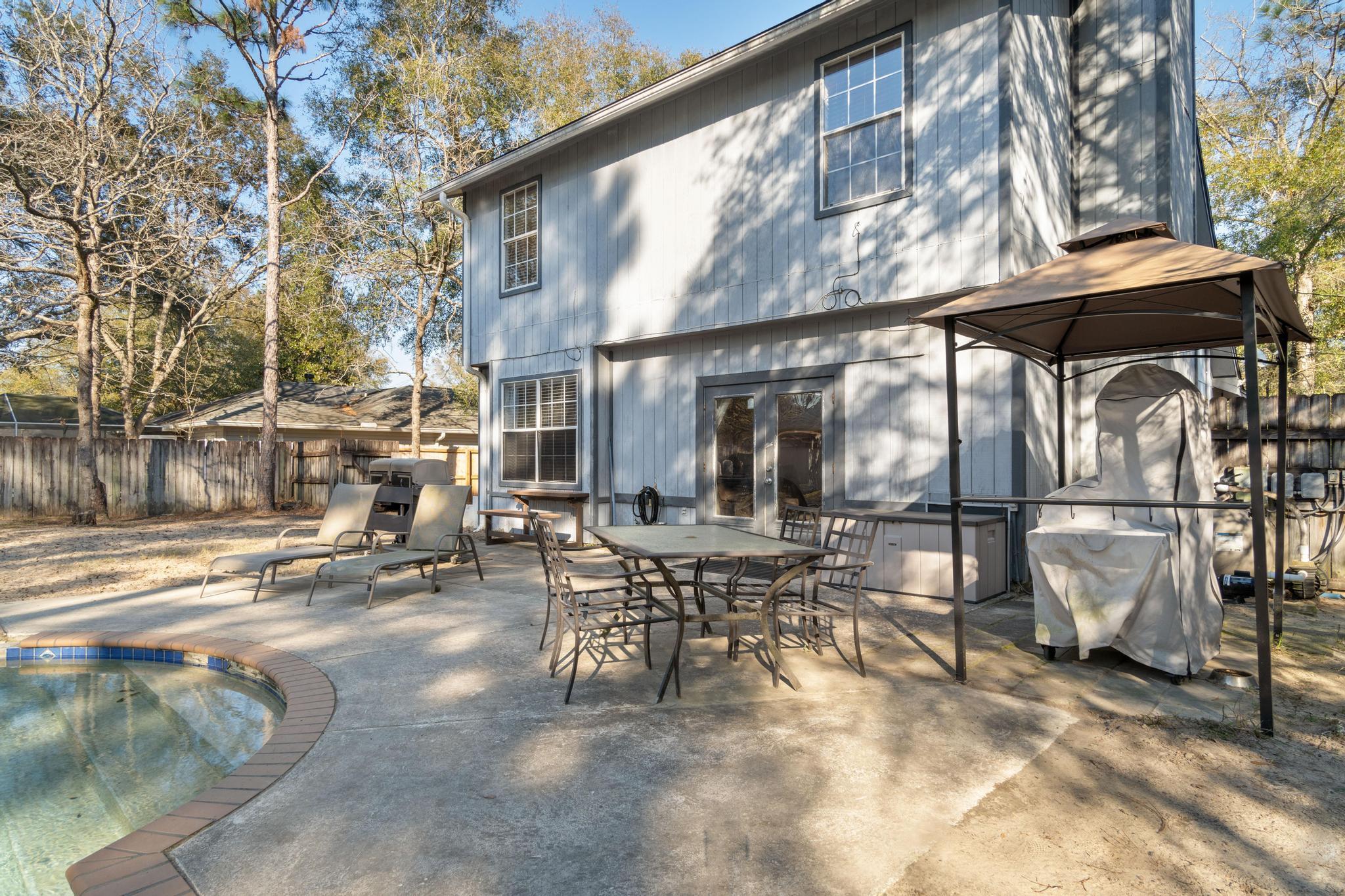 HOLLYROD PARK - Residential