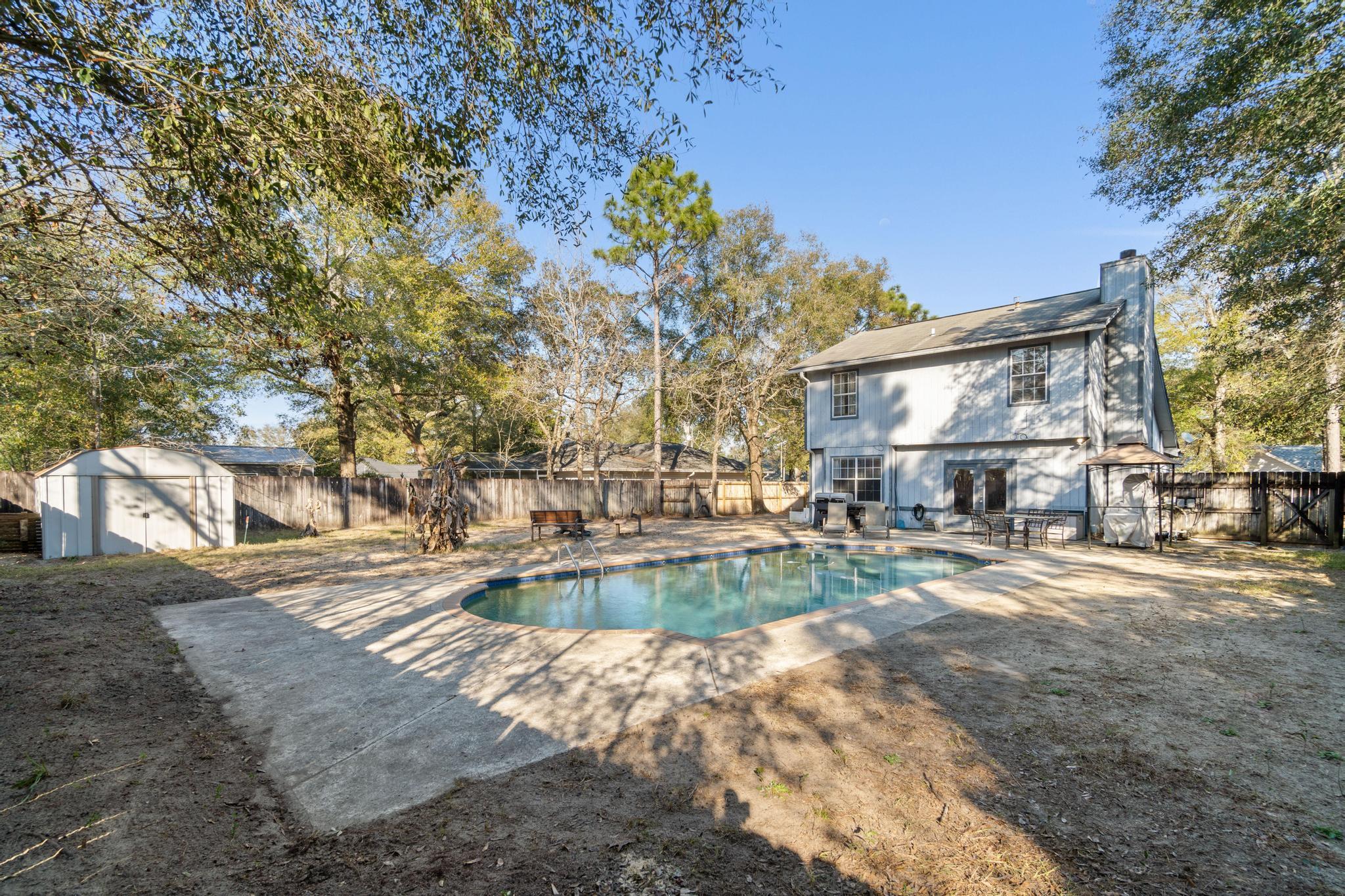 HOLLYROD PARK - Residential