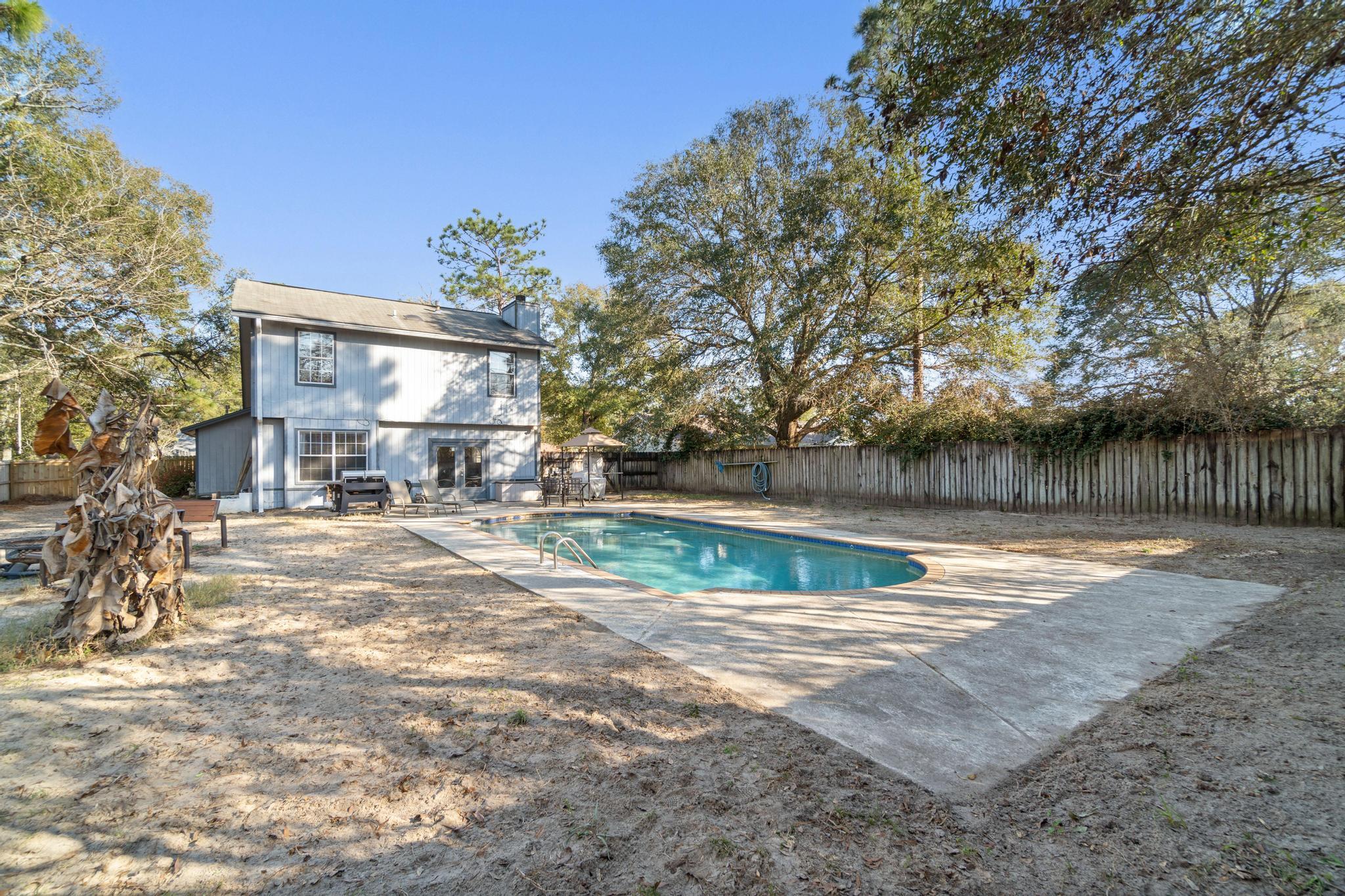 HOLLYROD PARK - Residential