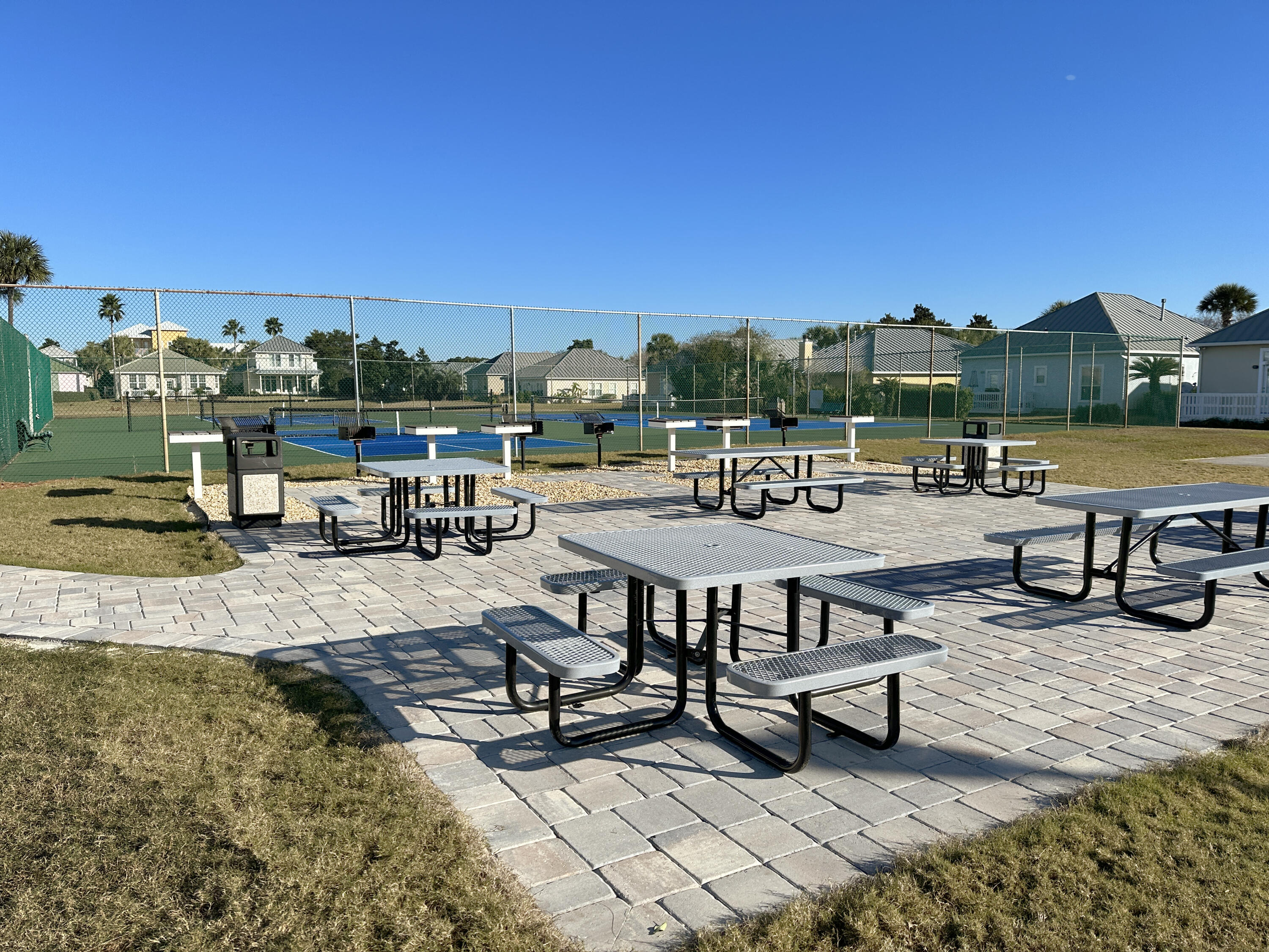 MARAVILLA CONDO 2 - Residential