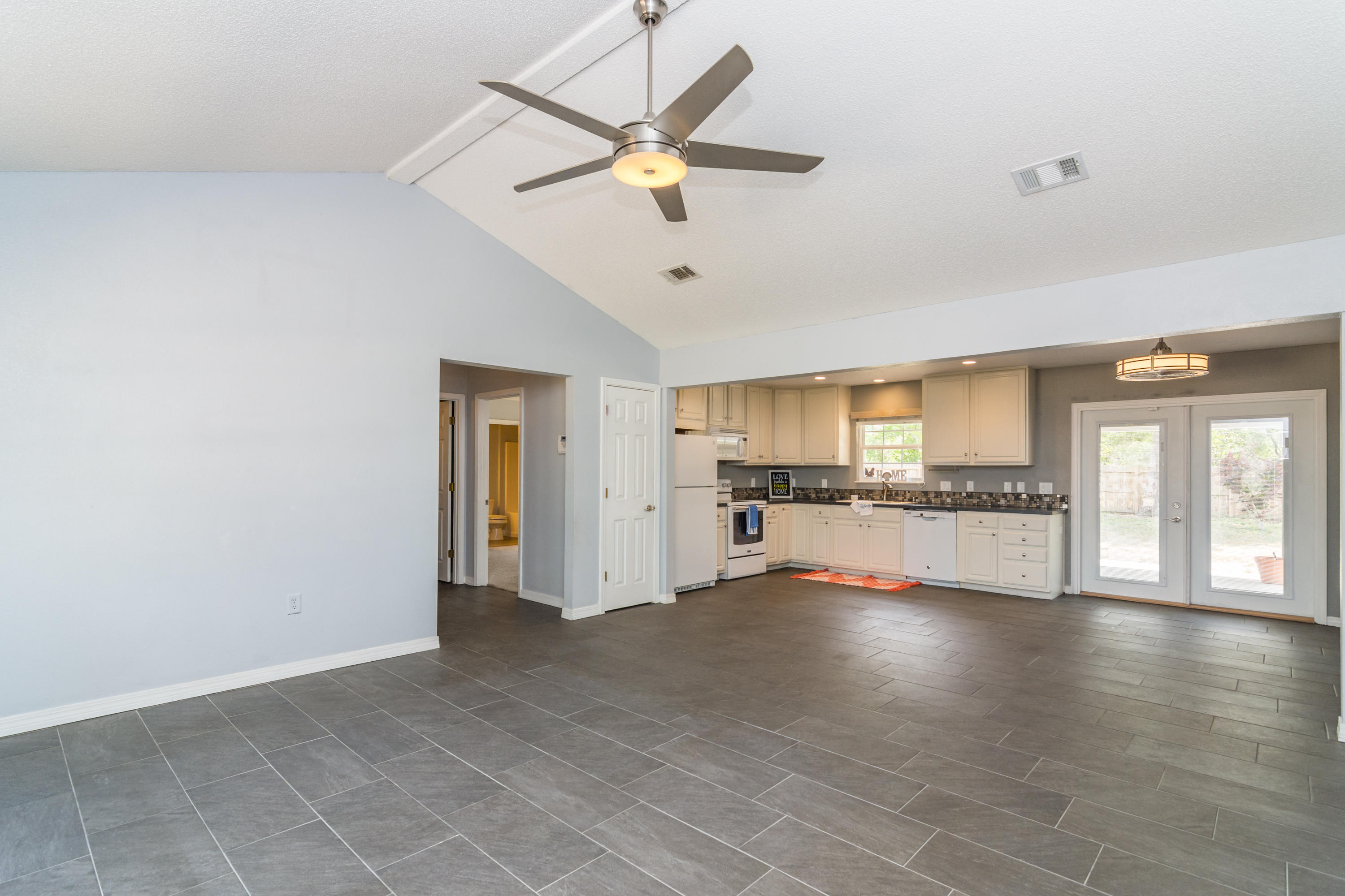 THE PINES - Residential