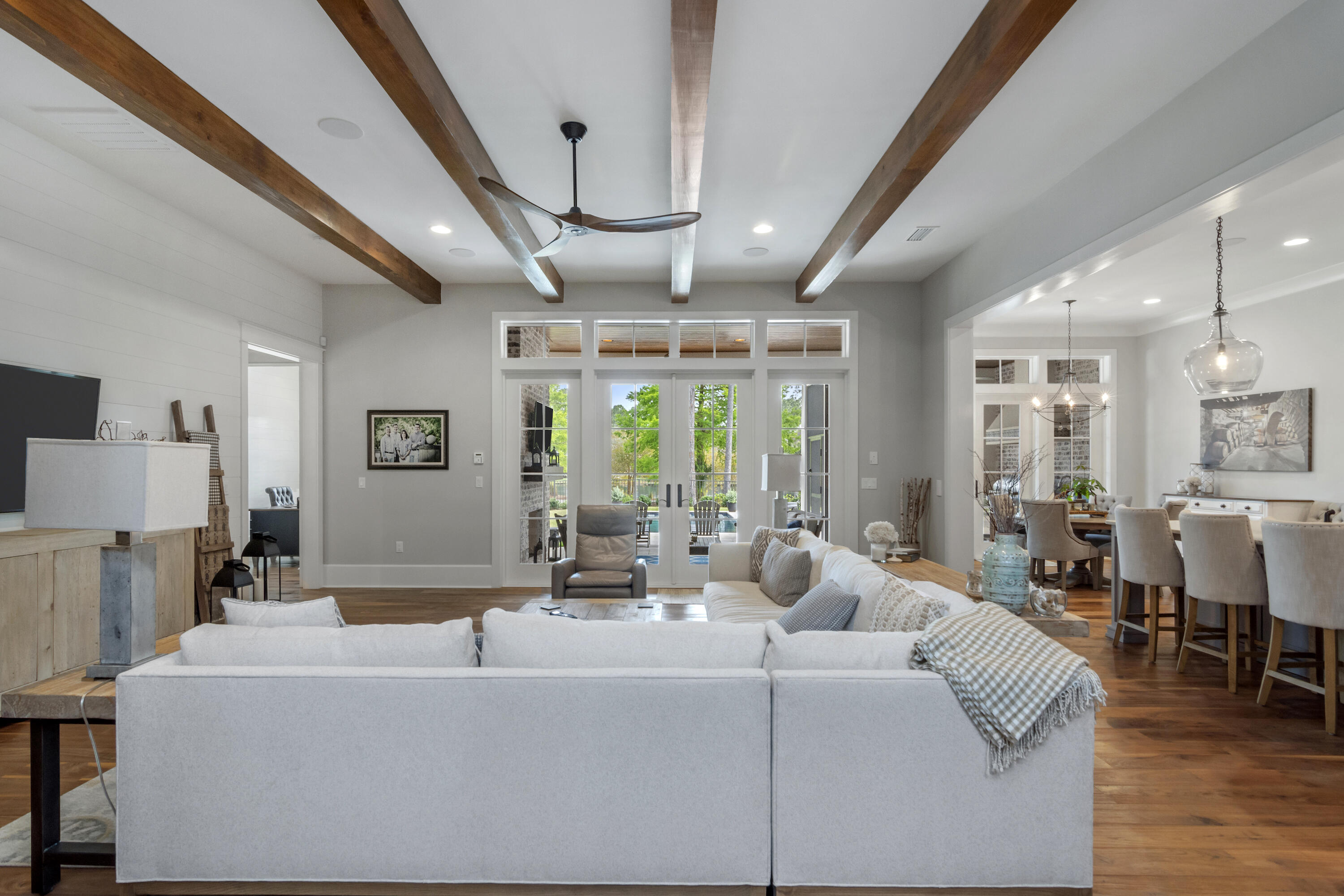 BAYTOWNE AVE EAST - Residential