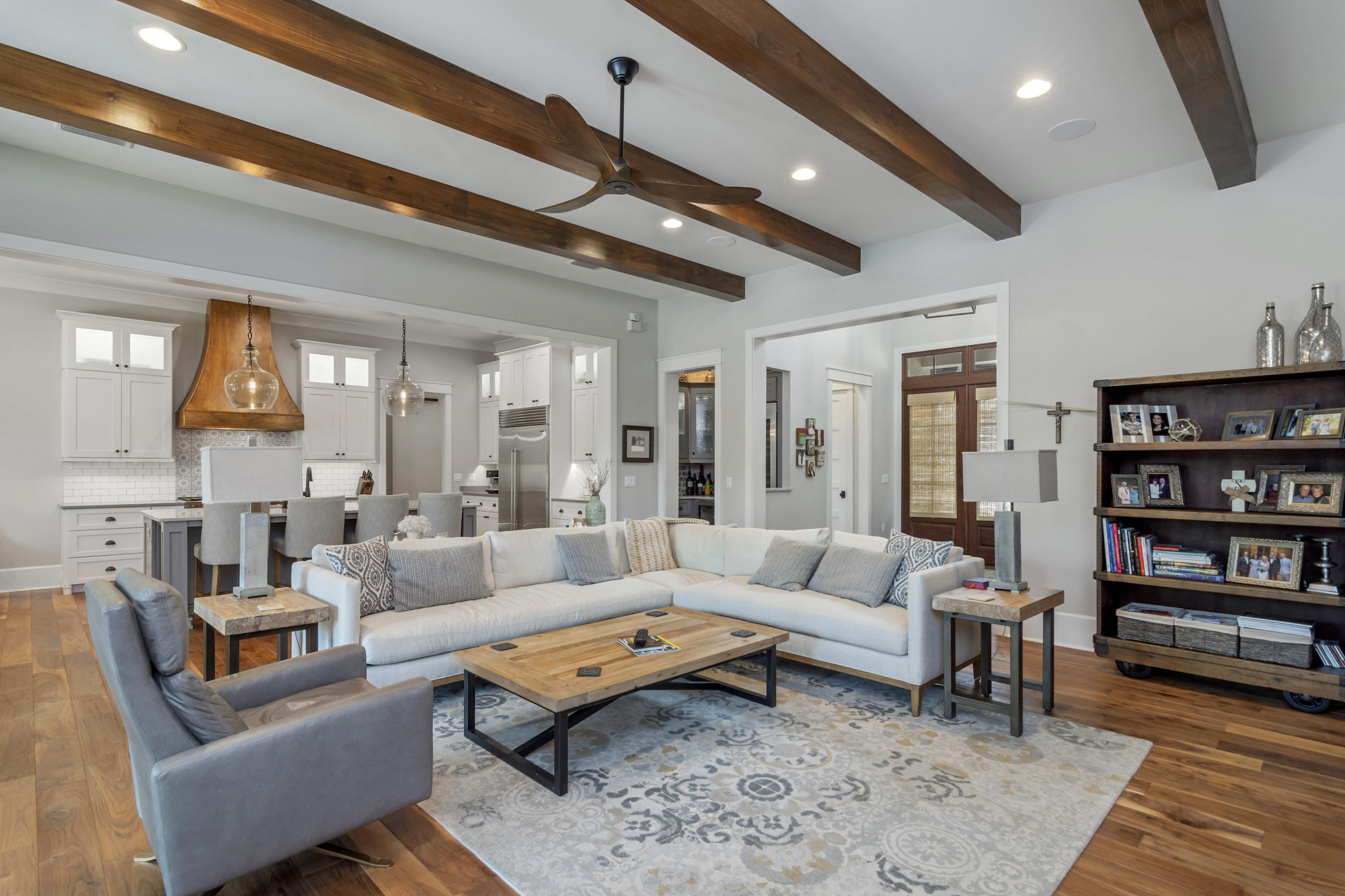 BAYTOWNE AVE EAST - Residential