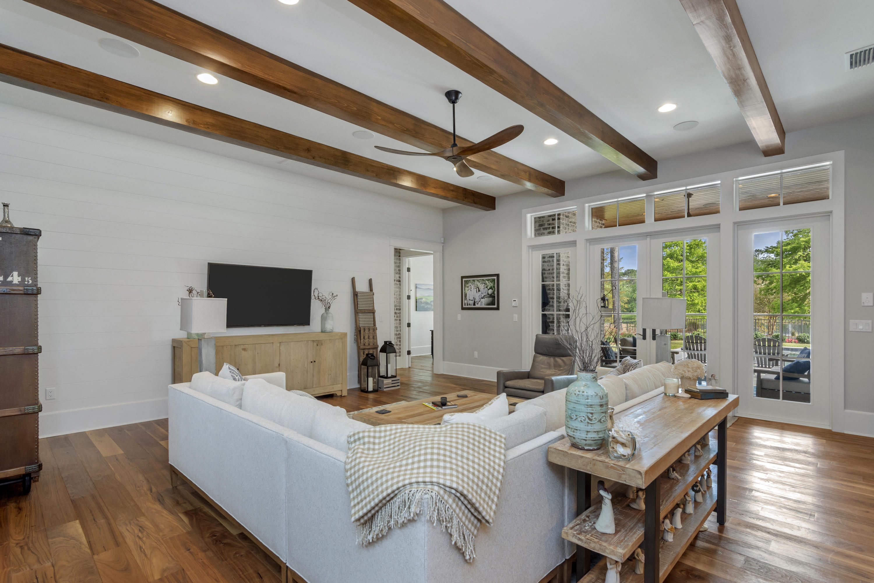BAYTOWNE AVE EAST - Residential