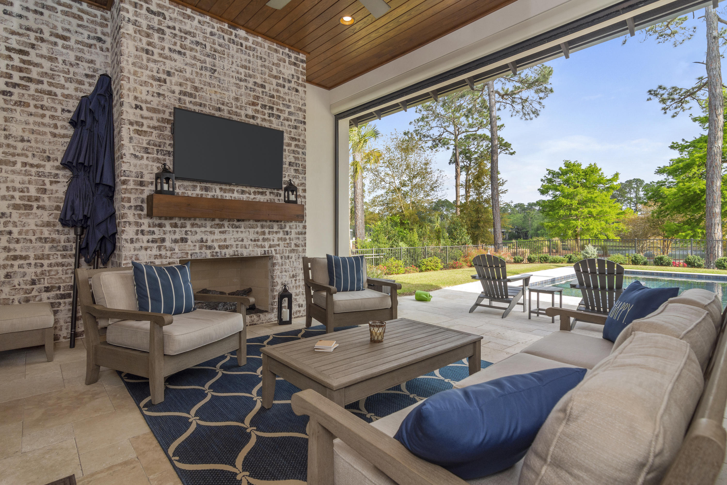 BAYTOWNE AVE EAST - Residential