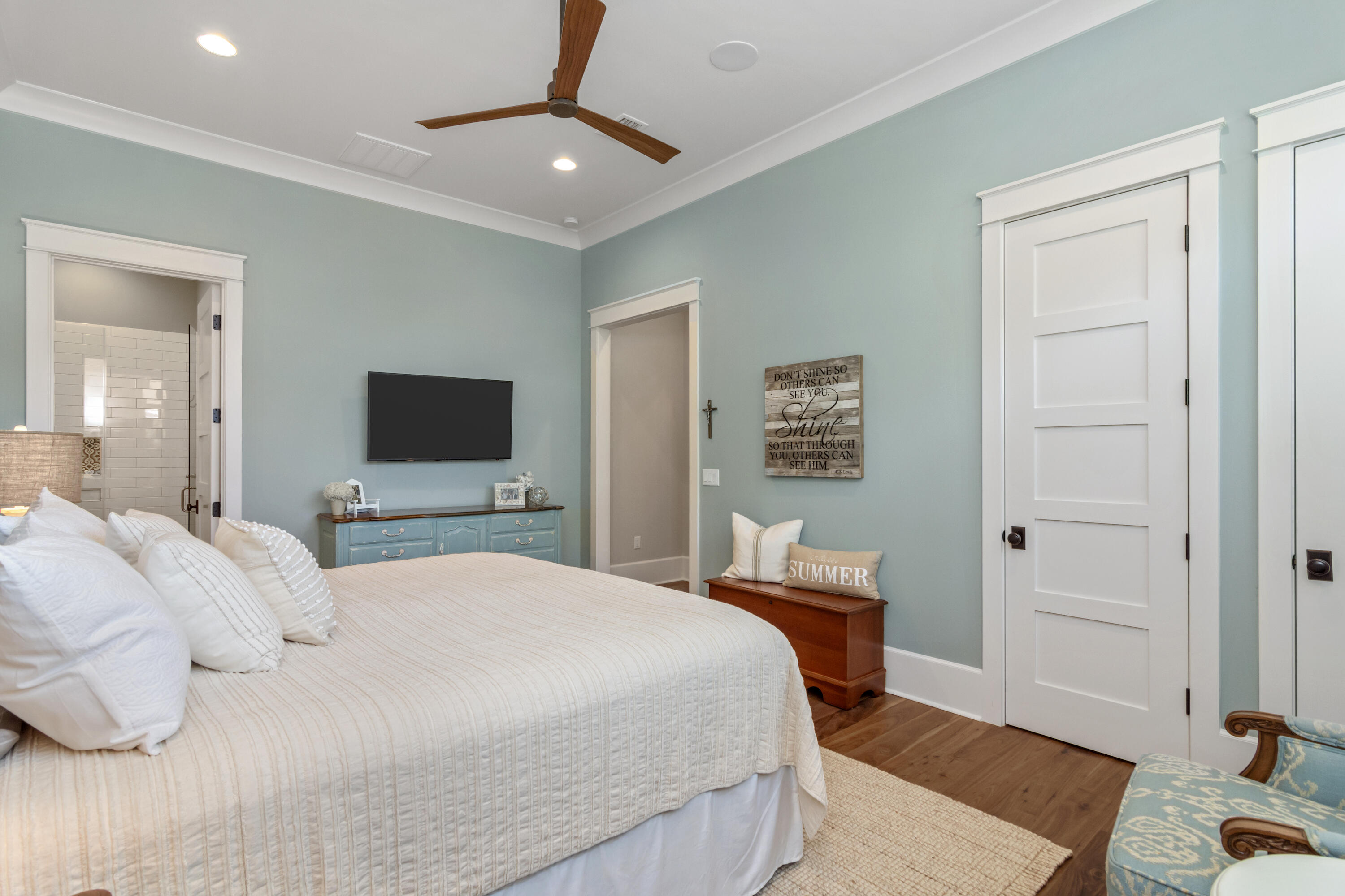 BAYTOWNE AVE EAST - Residential