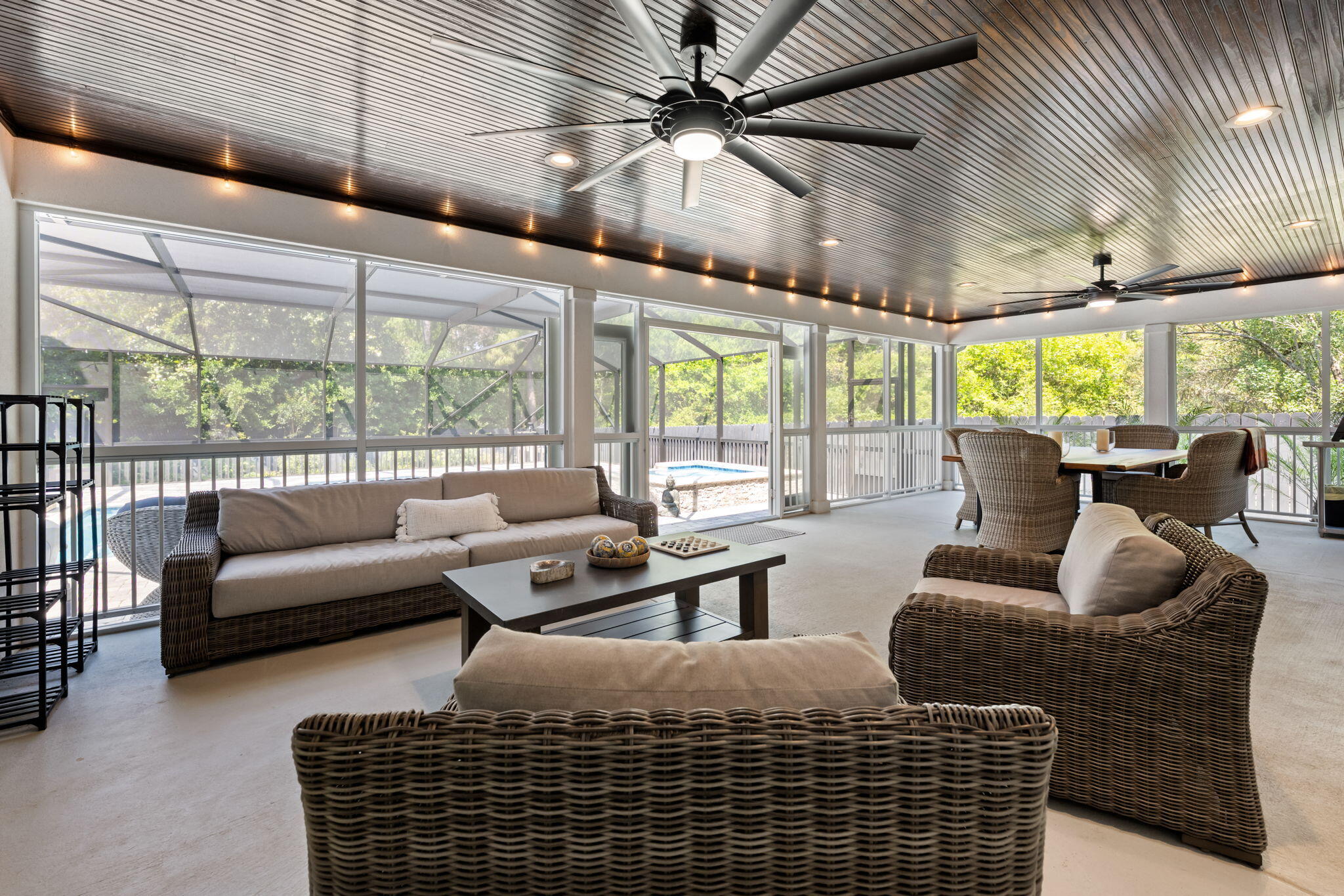 WOODLAWN BEACH - Residential