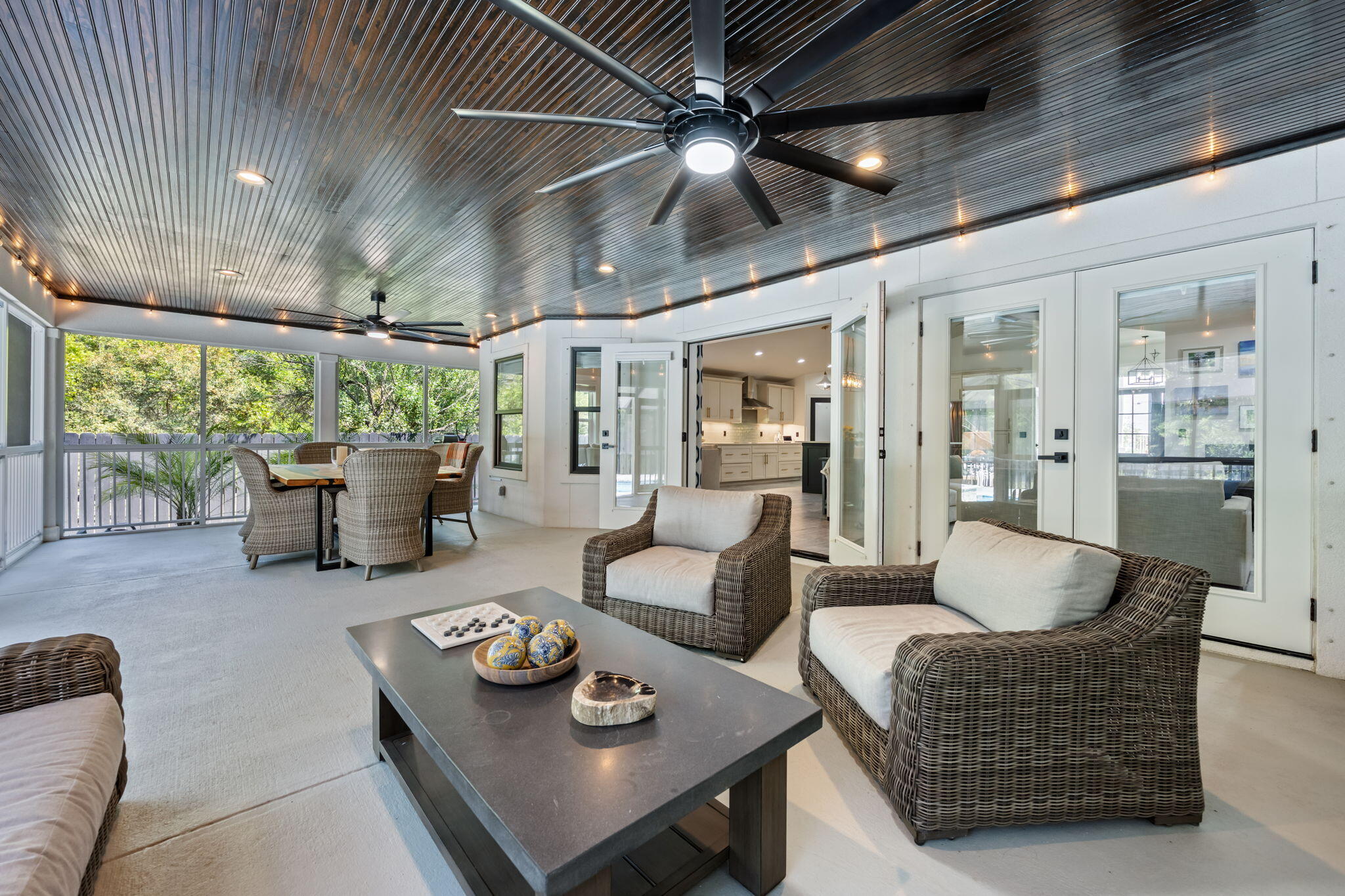WOODLAWN BEACH - Residential