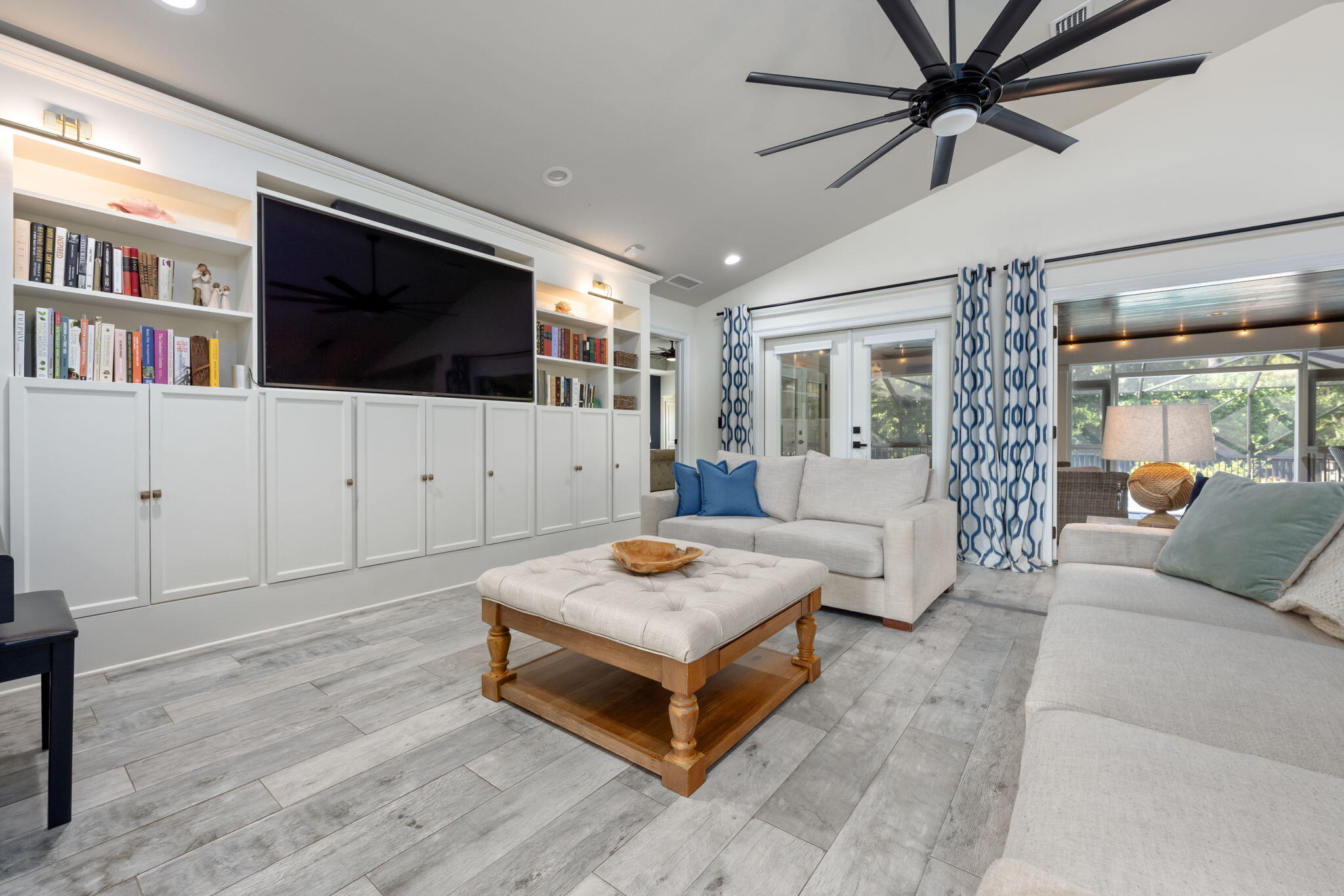 WOODLAWN BEACH - Residential