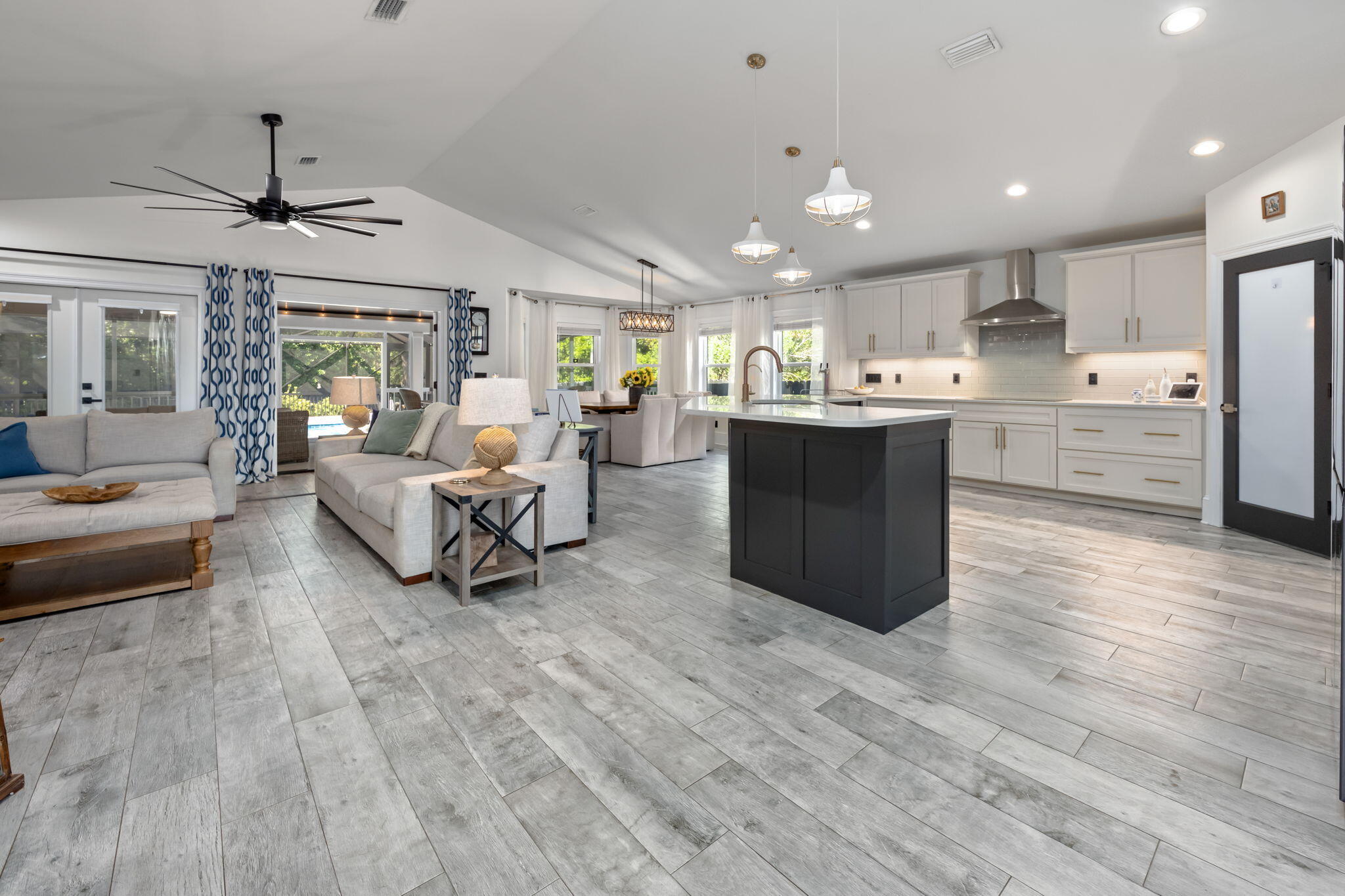 WOODLAWN BEACH - Residential