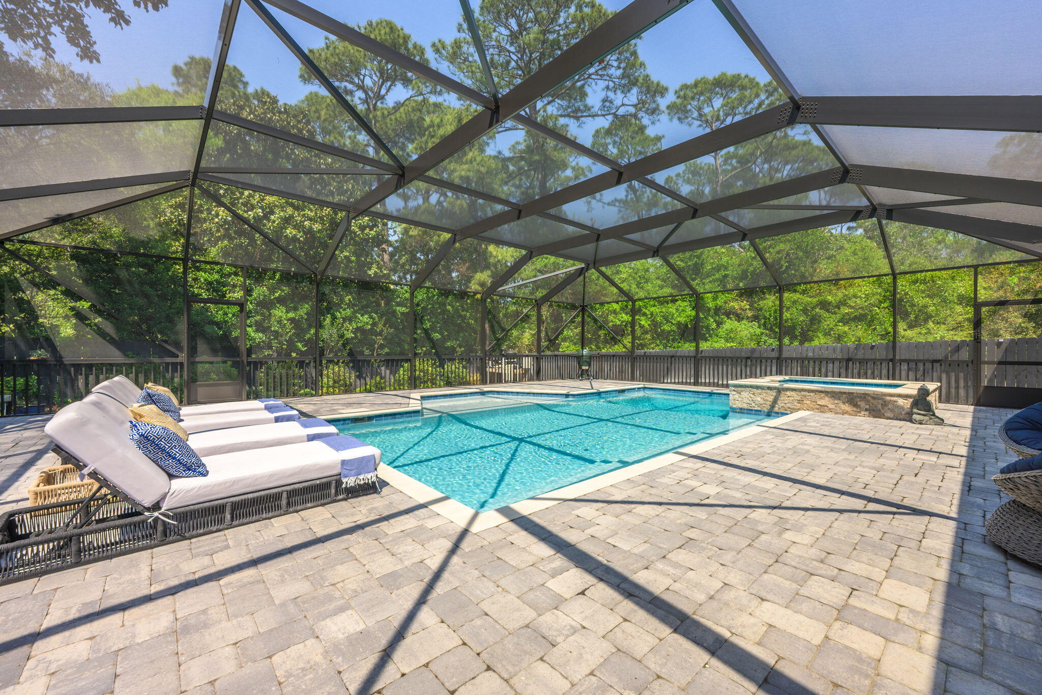 WOODLAWN BEACH - Residential
