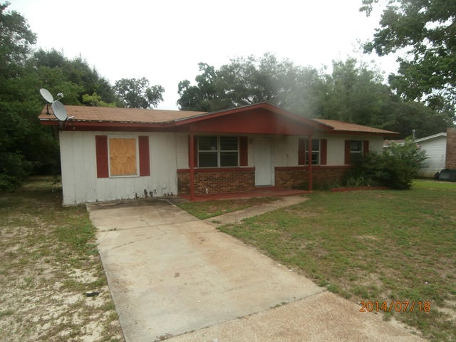 Tons of Potential on Large Lot! This an awesome opportunity for the right buyer. Property is being sold subject to HUD Guidelines 24 CFR 206.125.