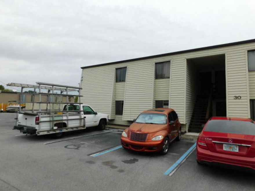 Location, location! This great 2 bedroom, 2 full bathroom down stairs unit in Foutainhead is close to both bases and beaches. Located directly on the Santa Rosa Sound, Fountainhead features a soundside community pool with amazing views. Community room, boat dock with boat slips available and tennis courts are a few of the other amenities this development has to offer.