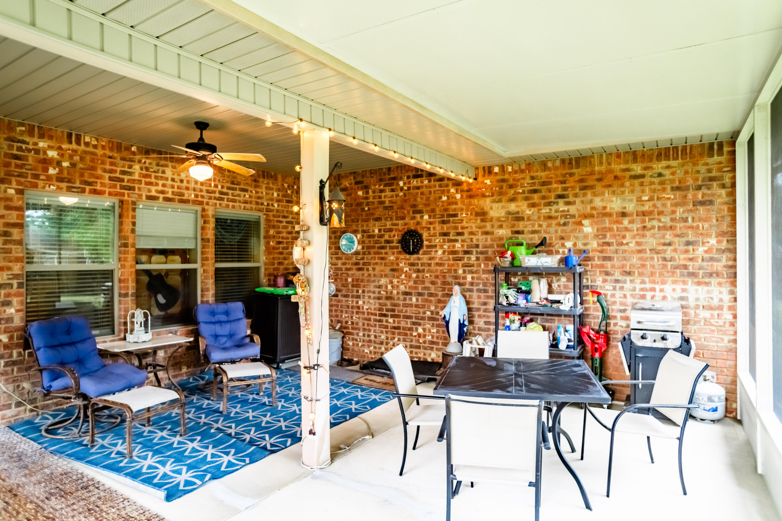 WINDMEADOWS - Residential