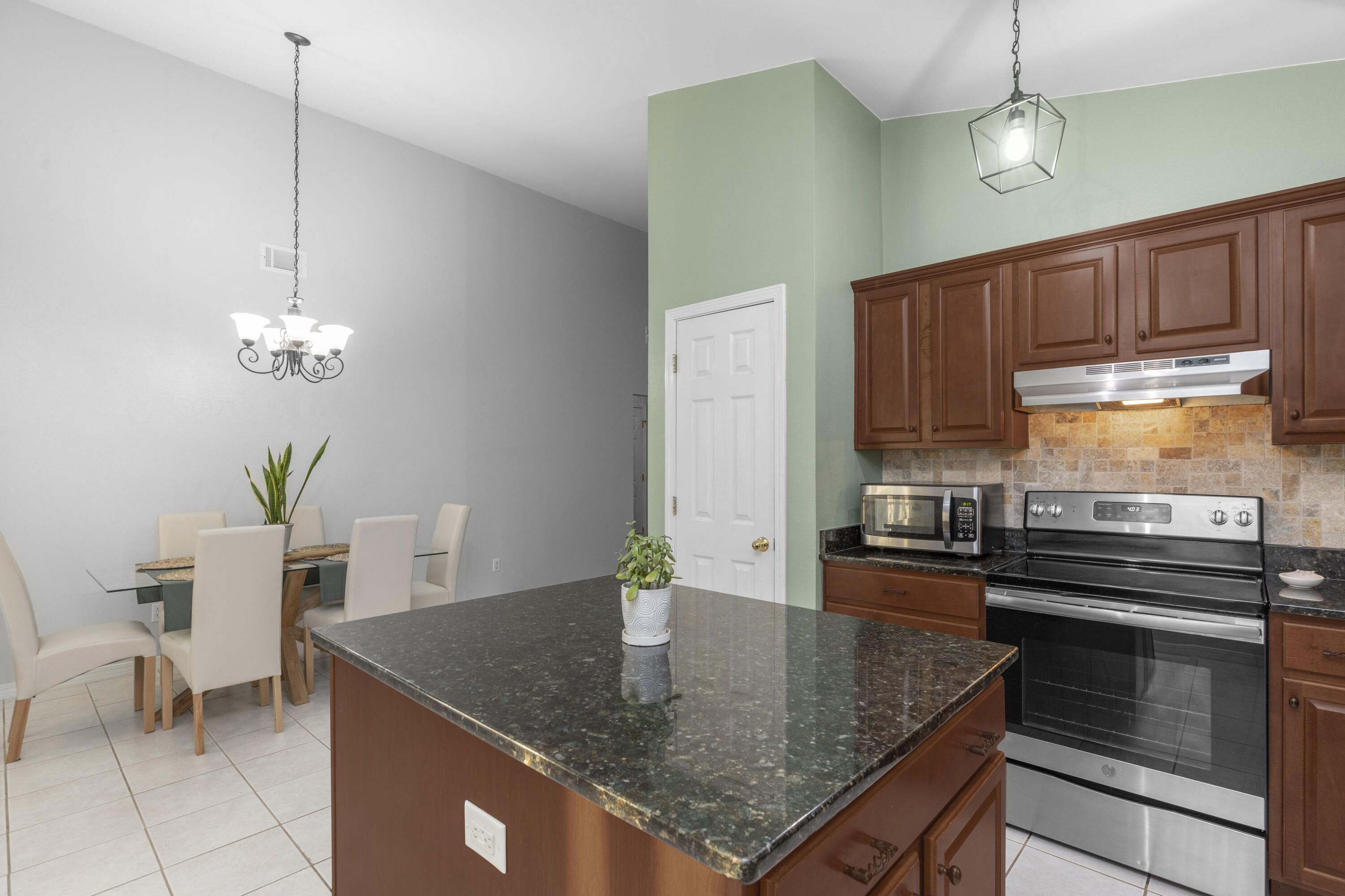 EMERALD VILLAGE S/D - Residential Lease