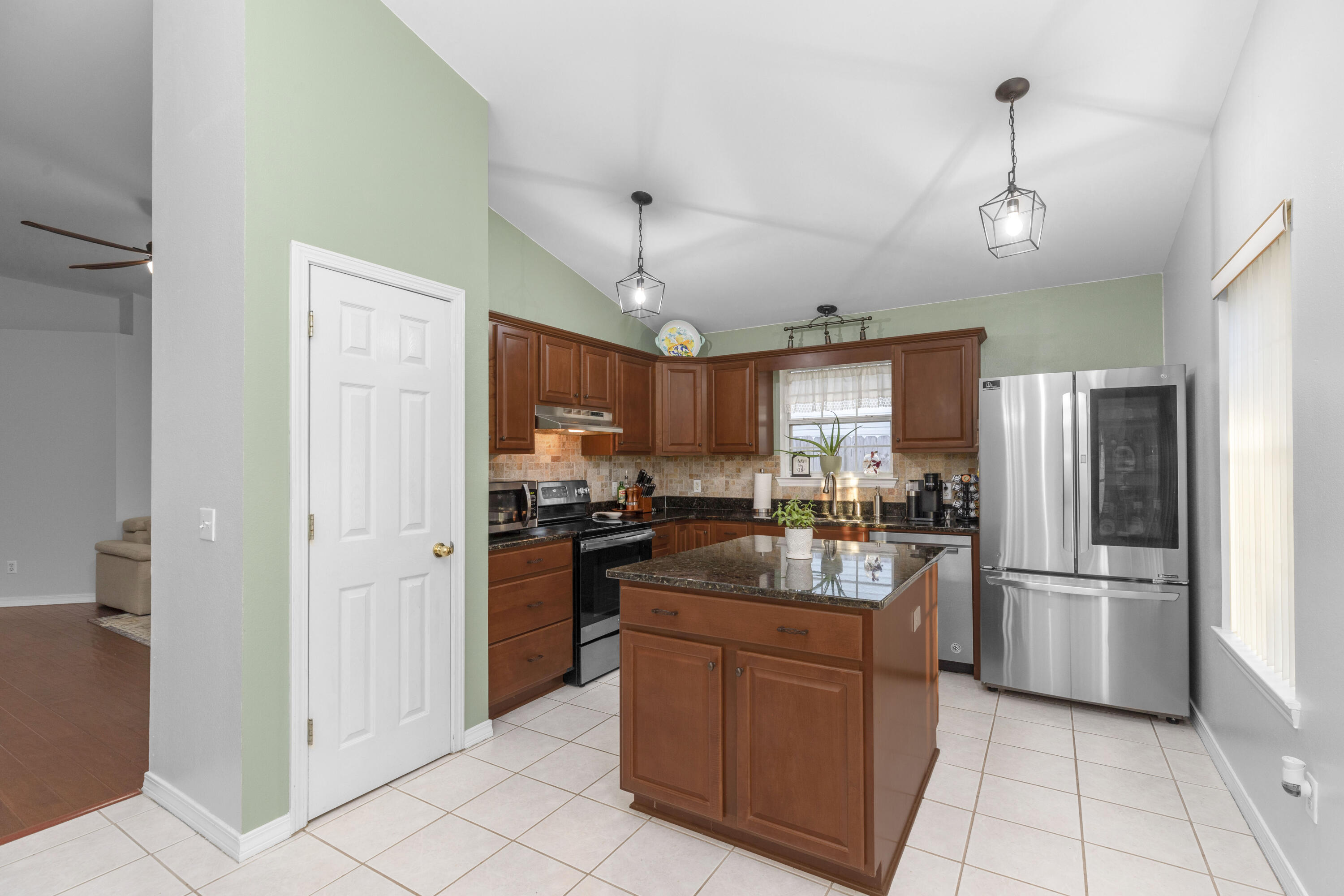 EMERALD VILLAGE S/D - Residential Lease