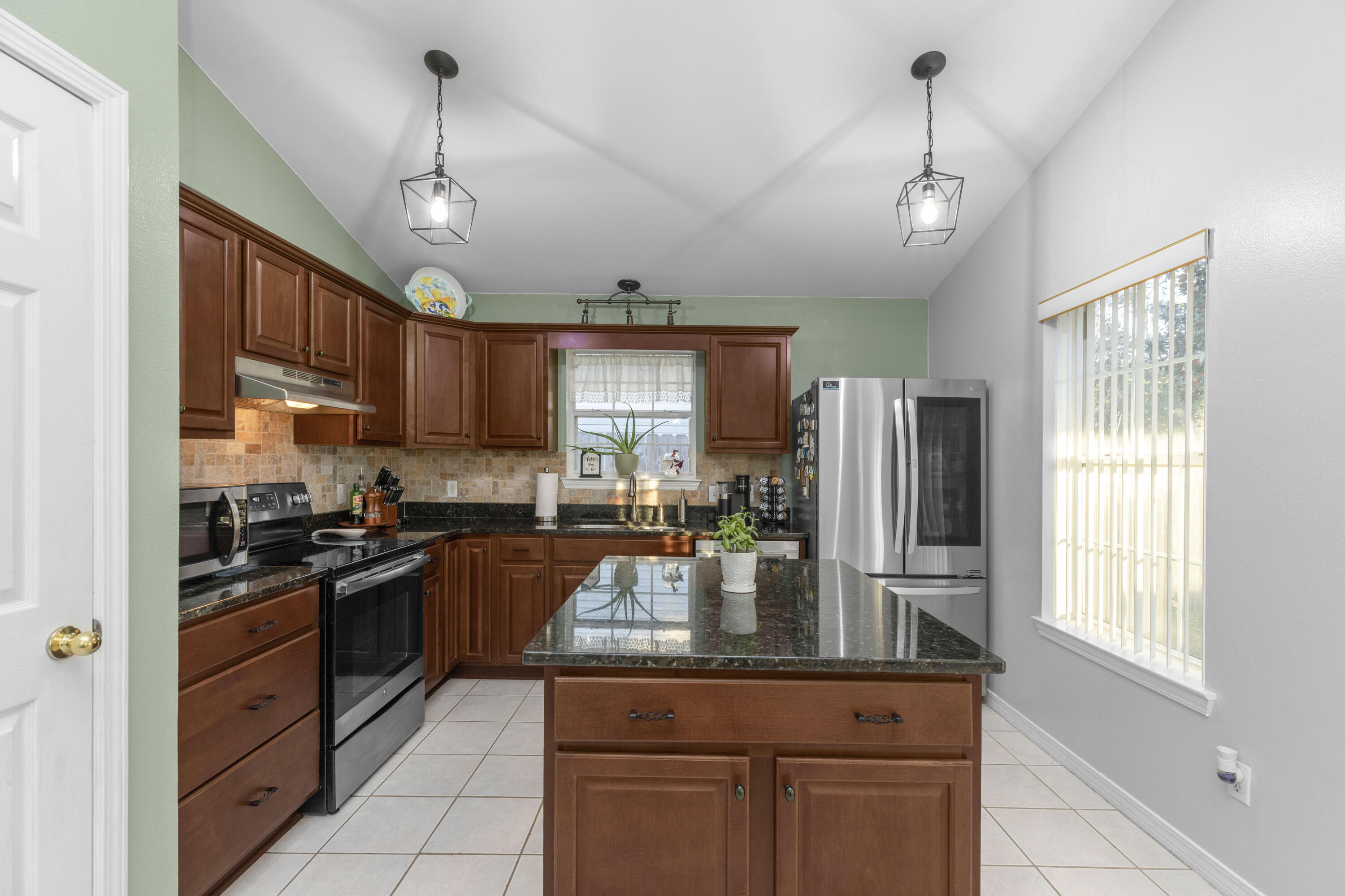 EMERALD VILLAGE S/D - Residential Lease