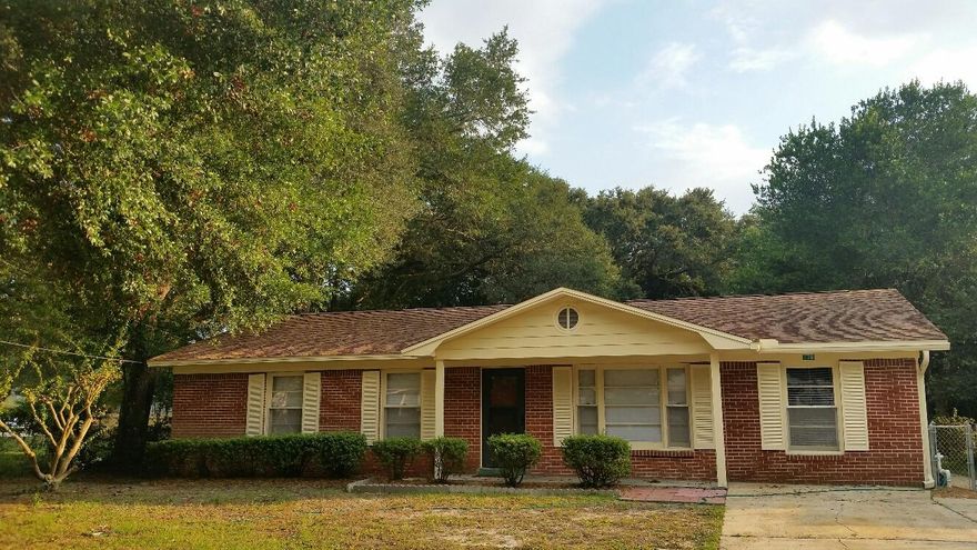 Excellent Condition & Located centrally to Bases, Schools & Parks. Lots of sunny windows. All rooms are spacious. Eat-in kitchen. Family room could be 4th bedroom w/closet. Workshop in yard. New 3 Ton Carrier Gas furnace/ac. New Refrigerator. New kitchen floor. Roof is 13 years young. Extra attic insulation. Half bath can easily be converted to full bath. 200 feet of fenced backyard will take your breath away. Owner is FL licensed real estate broker.