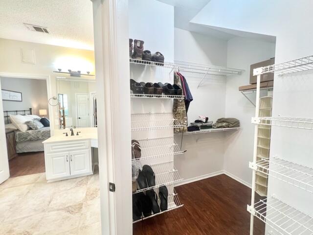 HIDDEN LAKES - Residential Lease