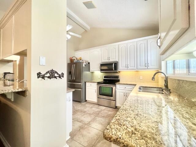 HIDDEN LAKES - Residential Lease