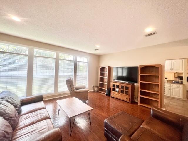 HIDDEN LAKES - Residential Lease