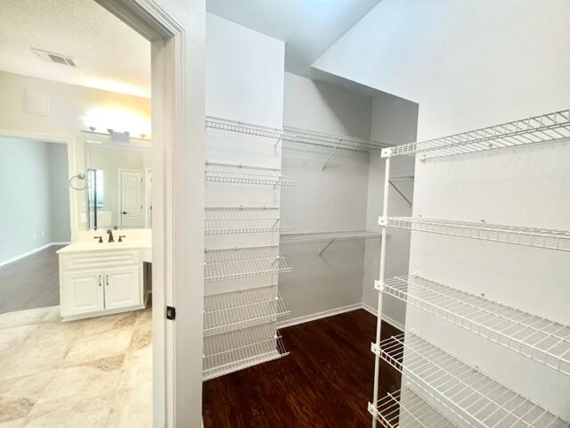 HIDDEN LAKES - Residential Lease