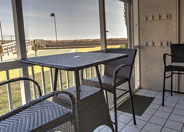 HOLIDAY SURF & RACQUET CLUB - Residential