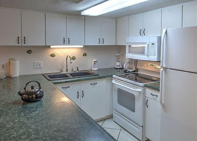 HOLIDAY SURF & RACQUET CLUB - Residential