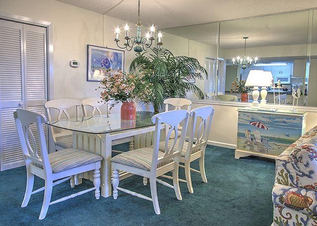 HOLIDAY SURF & RACQUET CLUB - Residential