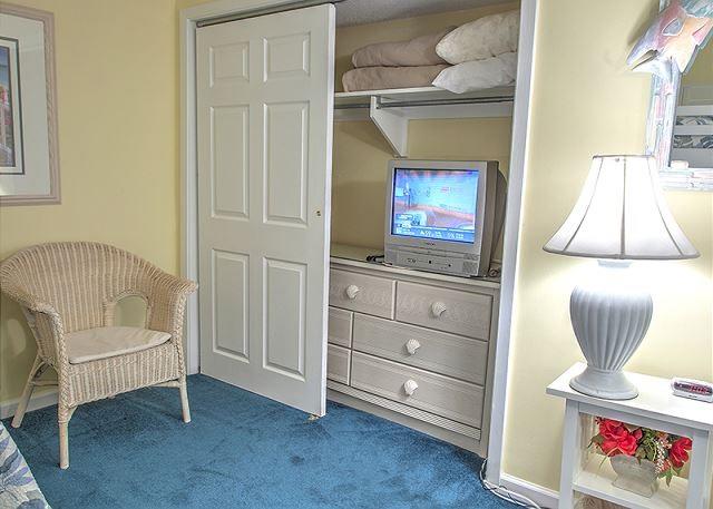 HOLIDAY SURF & RACQUET CLUB - Residential