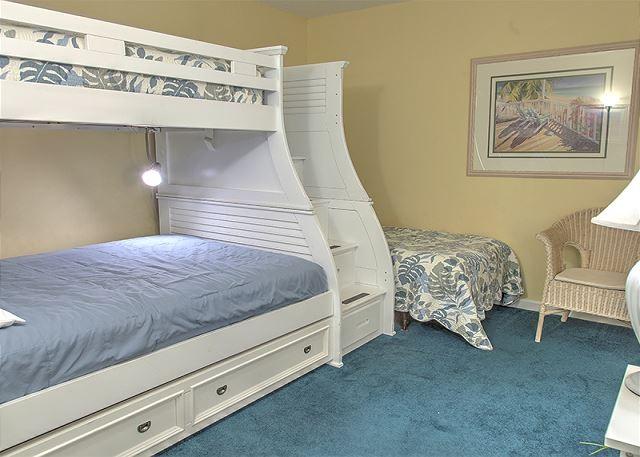 HOLIDAY SURF & RACQUET CLUB - Residential