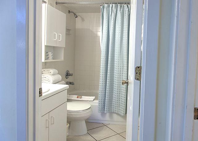 HOLIDAY SURF & RACQUET CLUB - Residential