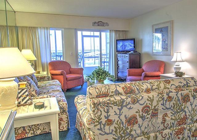 HOLIDAY SURF & RACQUET CLUB - Residential