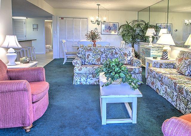 HOLIDAY SURF & RACQUET CLUB - Residential