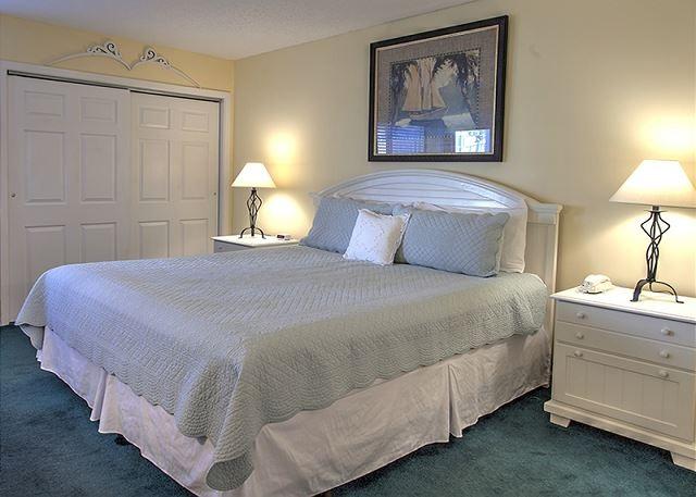 HOLIDAY SURF & RACQUET CLUB - Residential