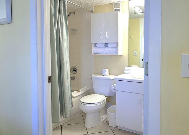 HOLIDAY SURF & RACQUET CLUB - Residential