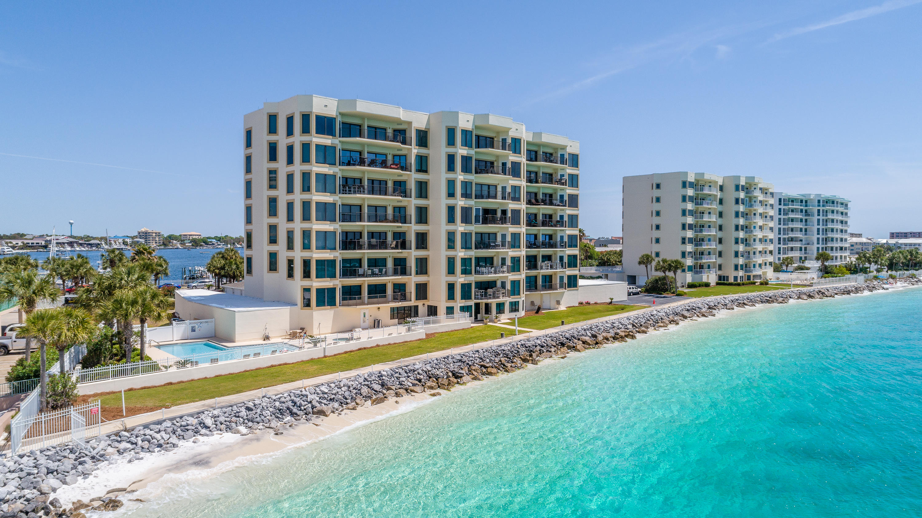 WATERVIEW TOWERS YACHT CLUB - Residential