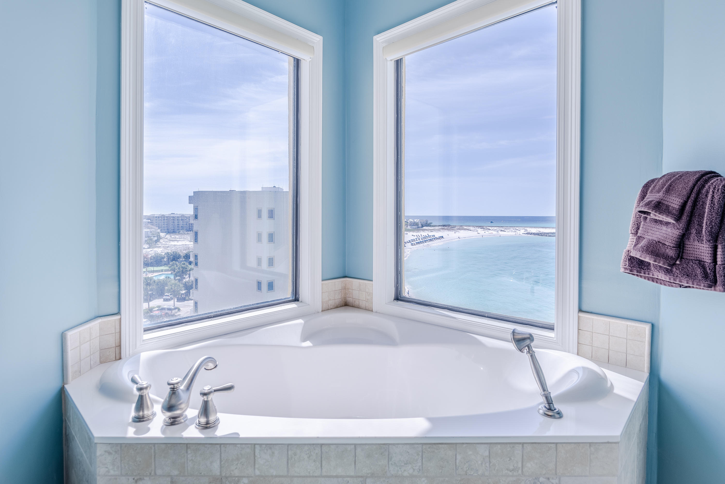 WATERVIEW TOWERS YACHT CLUB - Residential